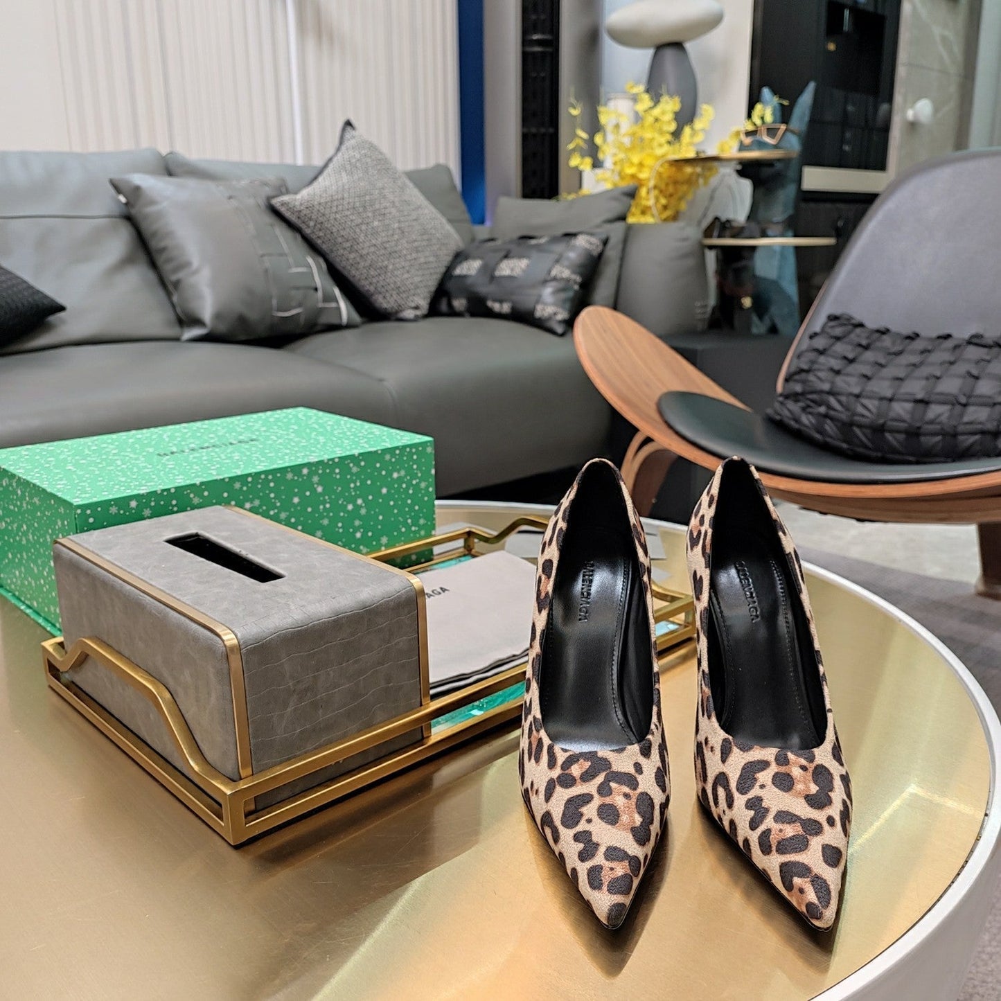 HIGH PUMPS IN BEIGE LEOPARD PRINT SUEDE