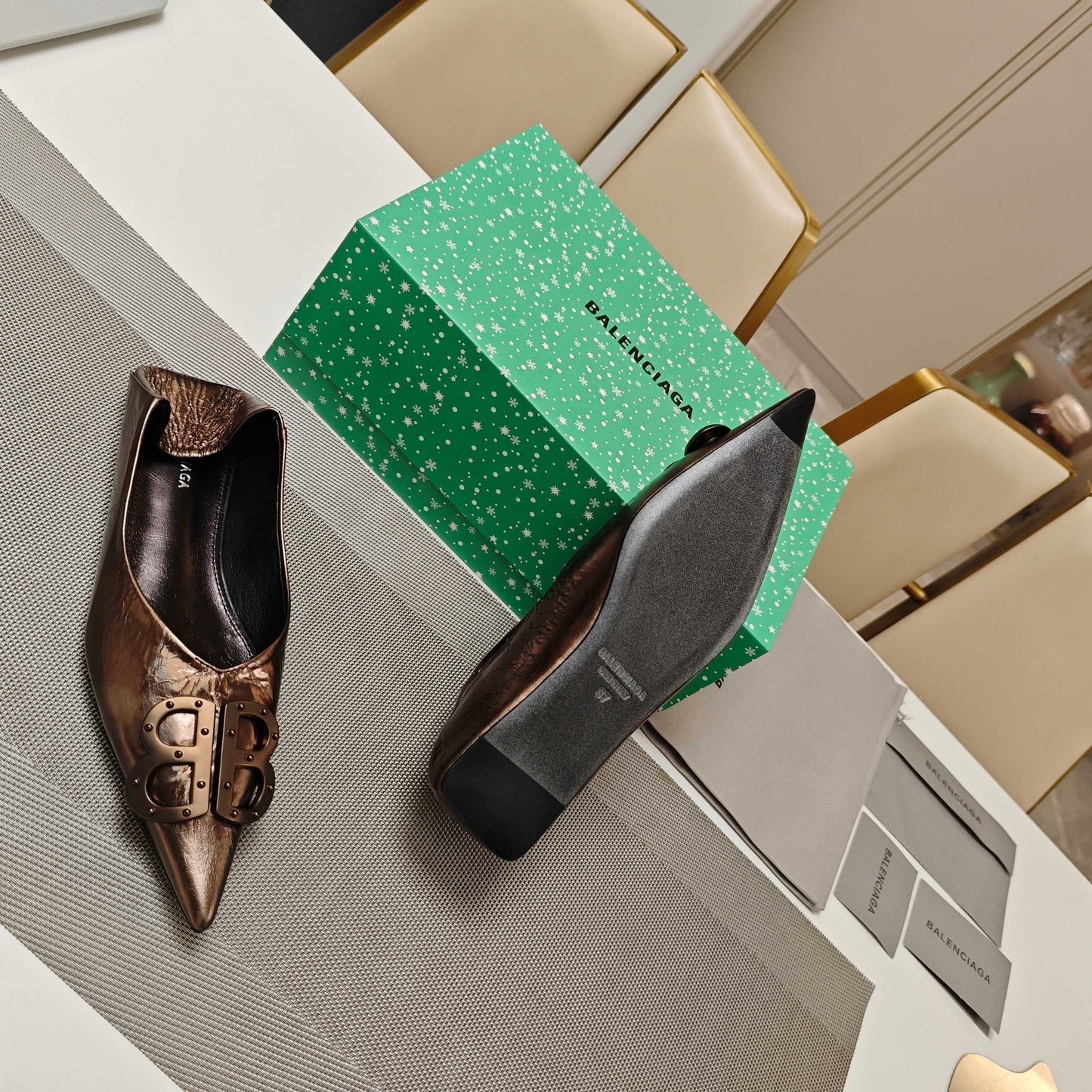 POINTED BALLET FLATS IN CHOCOLATE SHINY CRACKED SHEEPSKIN