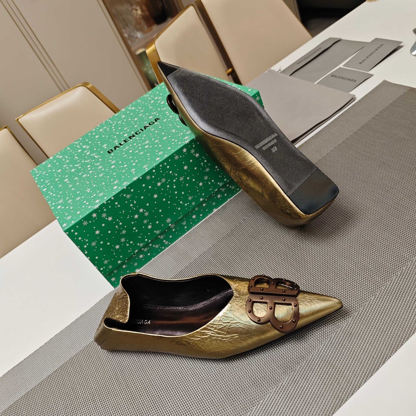 POINTED BALLET FLATS IN GOLD METALLIC SHINY CRACKED SHEEPSKIN