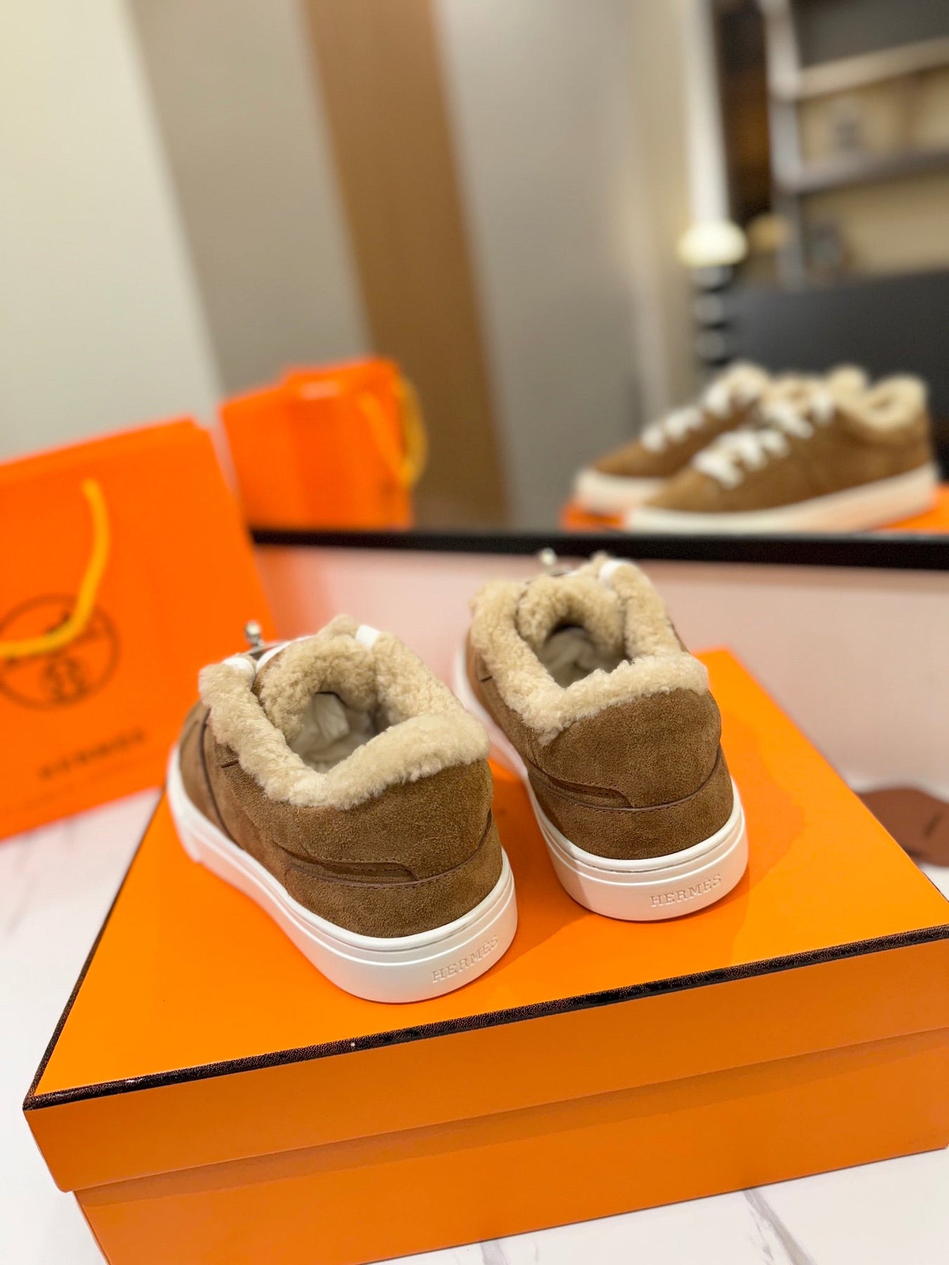 DAY SNEAKER IN BRONZE BROWN SUEDE AND FLEECE LINING