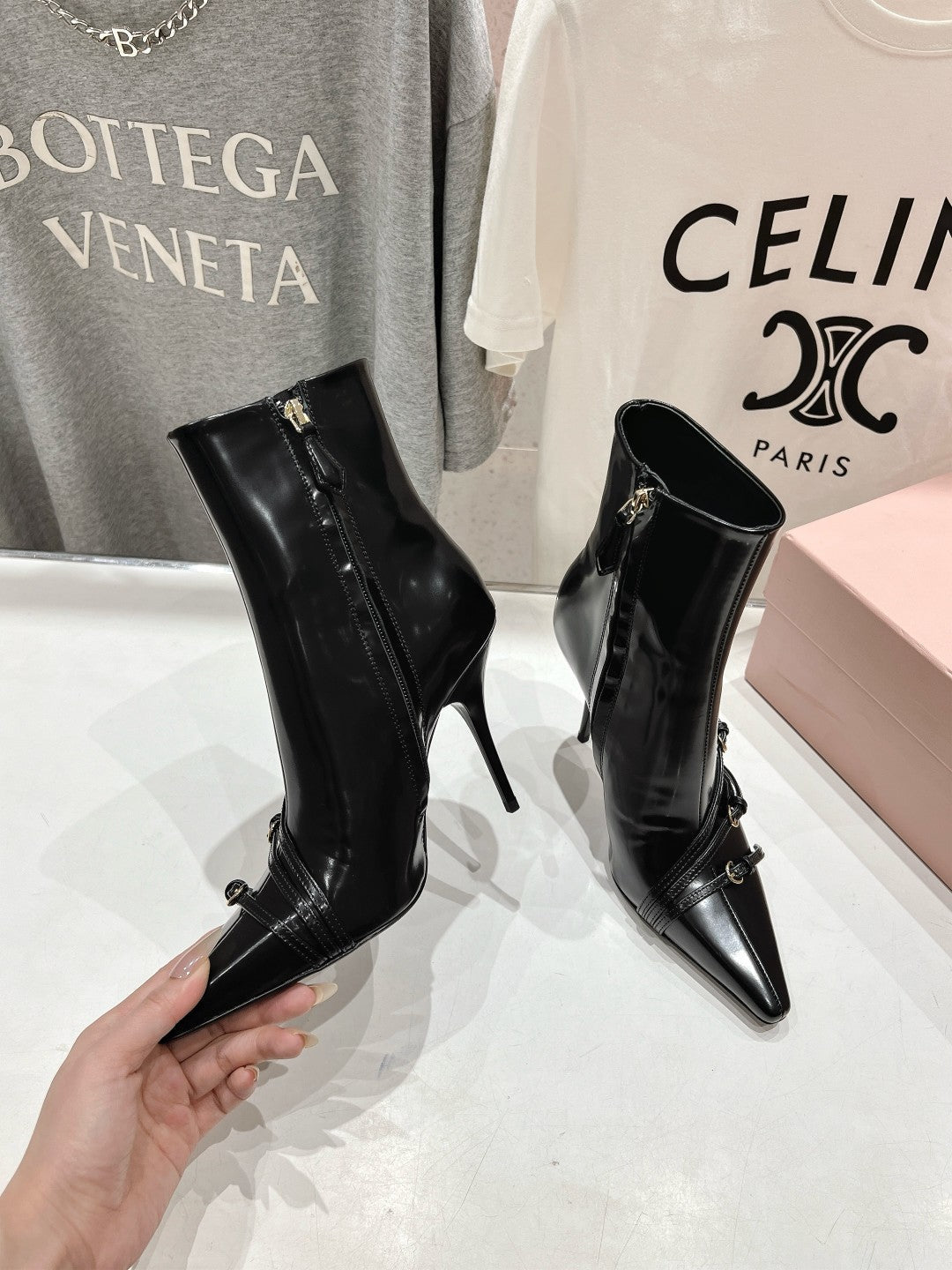 HIGH HEEL POINTED-TOE BOOTS IN BLACK SHINY LAMBSKIN