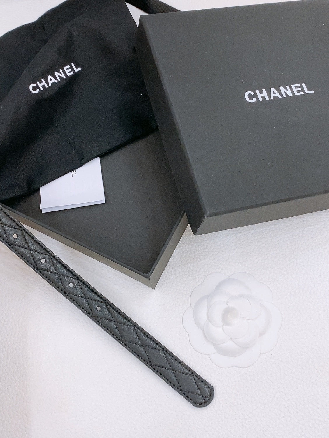 DOUBLE C BELT 20MM IN BLACK CALFSKIN WITH QUILTED STITCHING AND SPIRAL GOLD BUCKLE