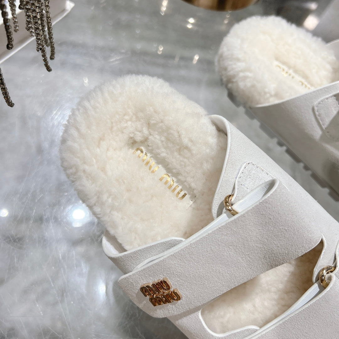 SANDAL SLIDES IN WHITE SUEDE AND SHEARLING LINING