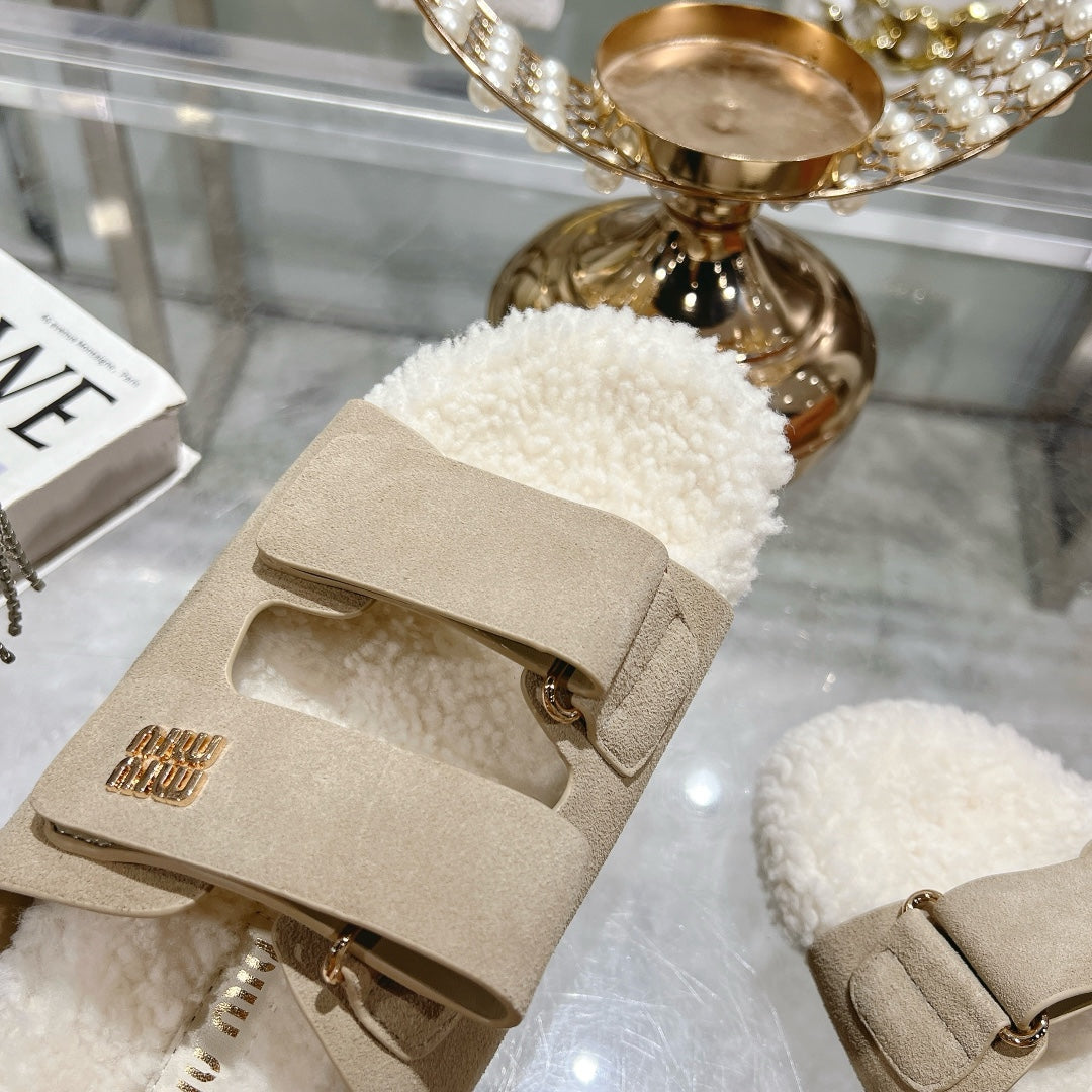 SANDAL SLIDES IN BEIGE SUEDE AND SHEARLING LINING