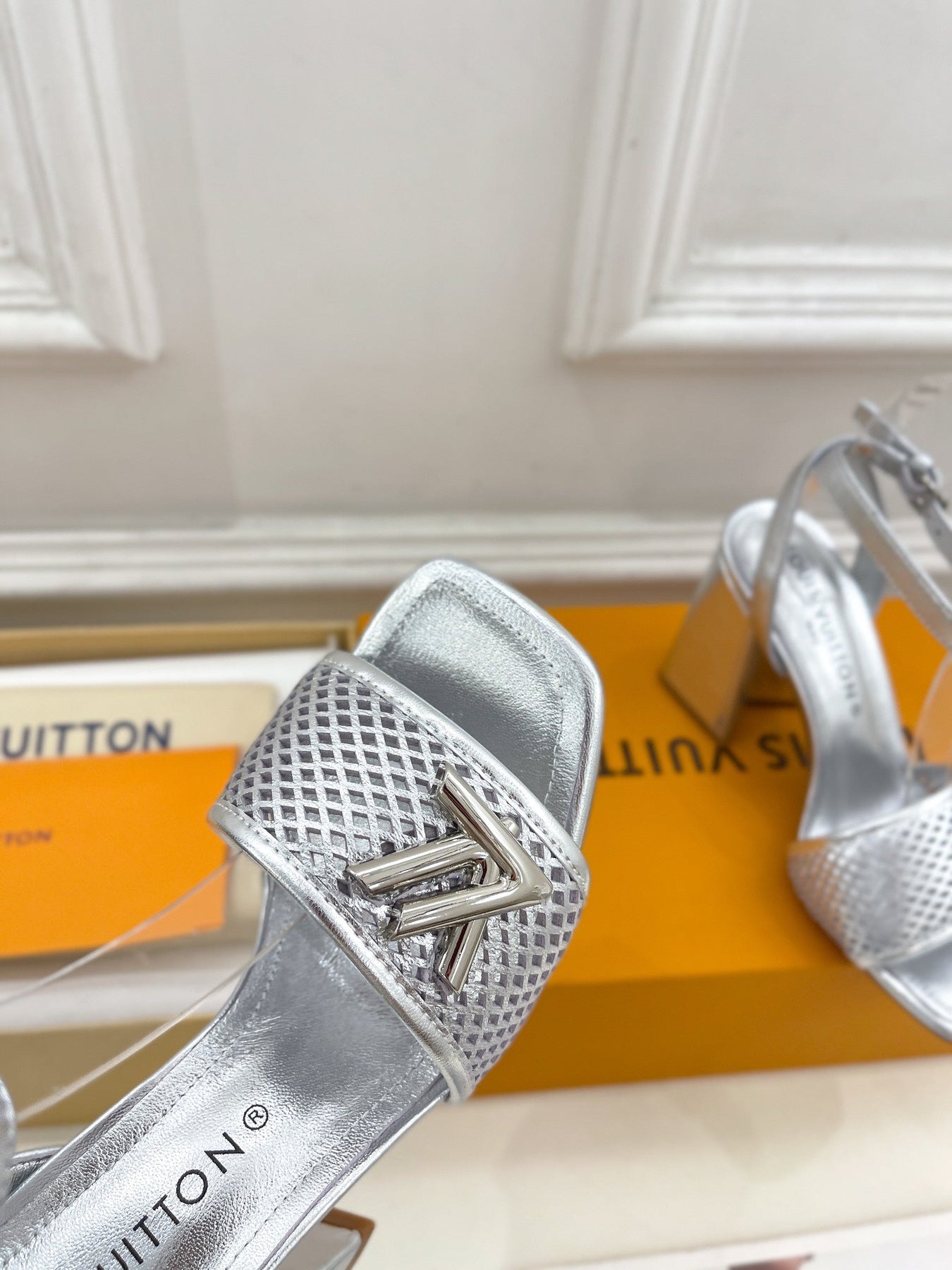 LV WOMEN HIGH SANDAL IN SILVER CALFSKIN