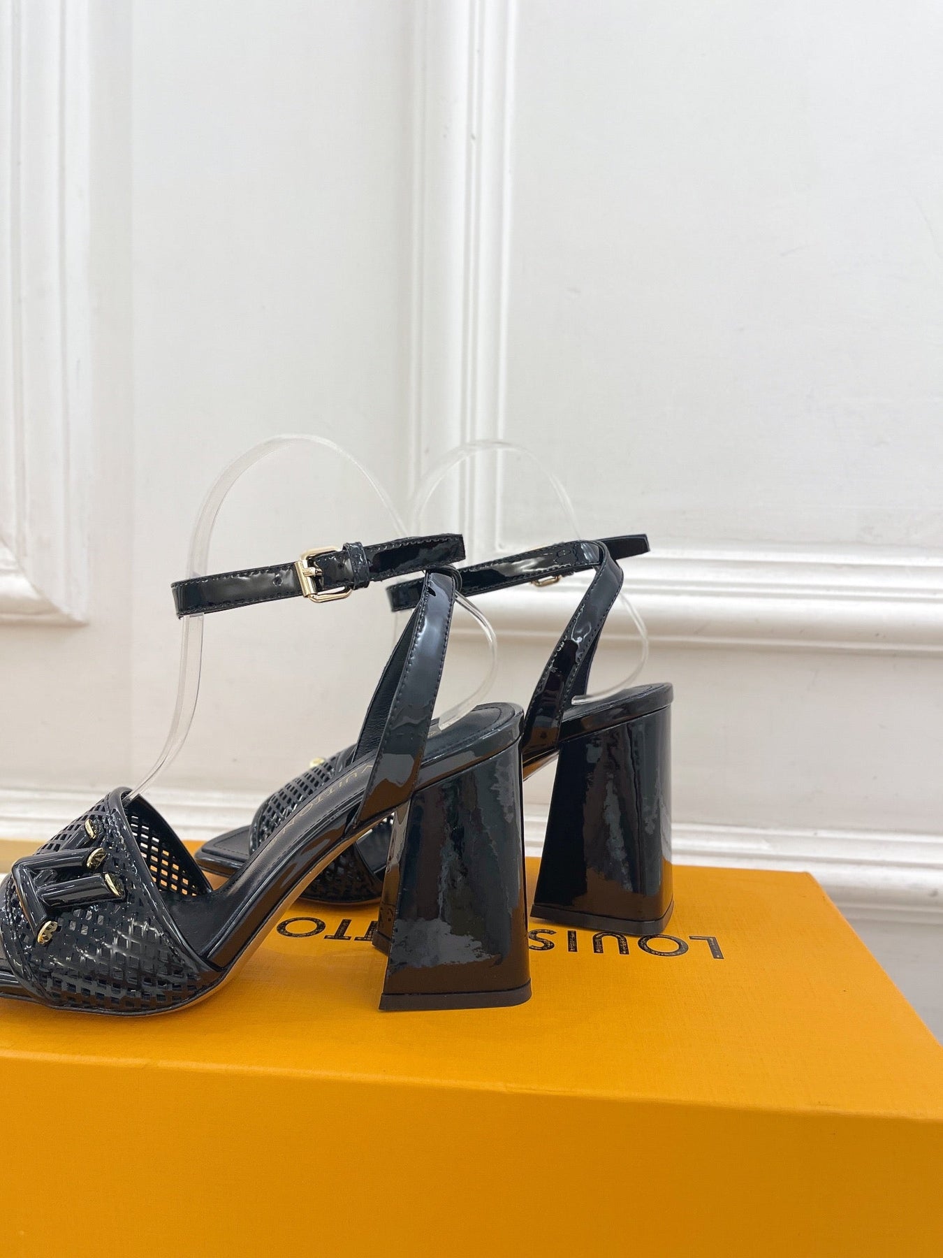 LV WOMEN HIGH SANDAL IN BLACK CALFSKIN