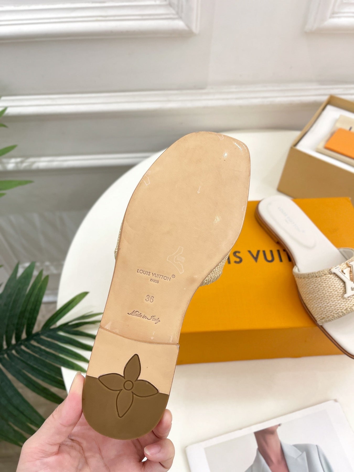 LV WOMEN CAPRI FLAT MULES IN BEIGE LEATHER AND RAFFIA