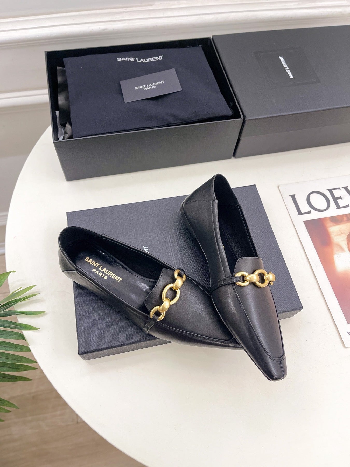 FLAT LOAFERS WITH GOLD CHAIN IN BLACK SMOOTH CALFSKIN