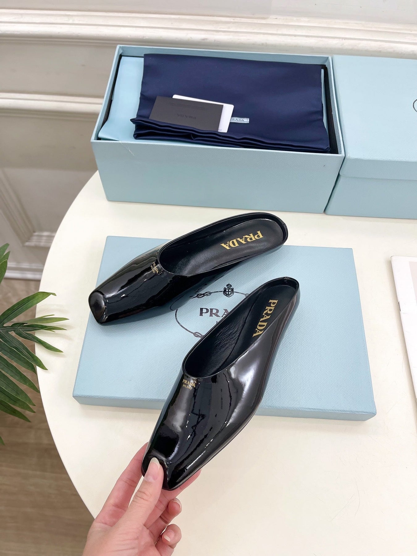 MULES SQUARE TOE IN BLACK SHINY CALFSKIN