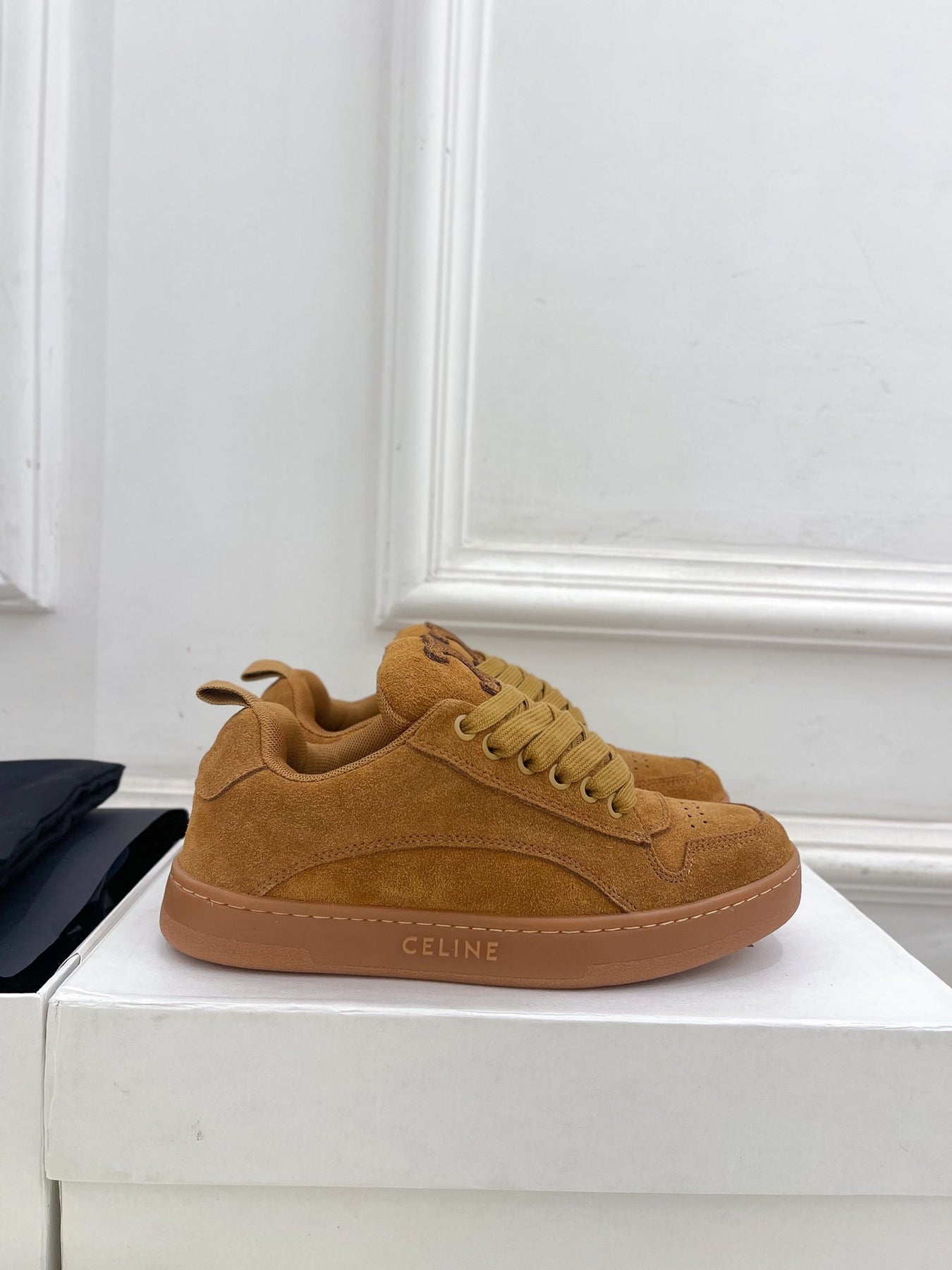 HUNTINGTON LOW LACE-UP SNEAKER IN PERU BROWN SUEDE AND MESH
