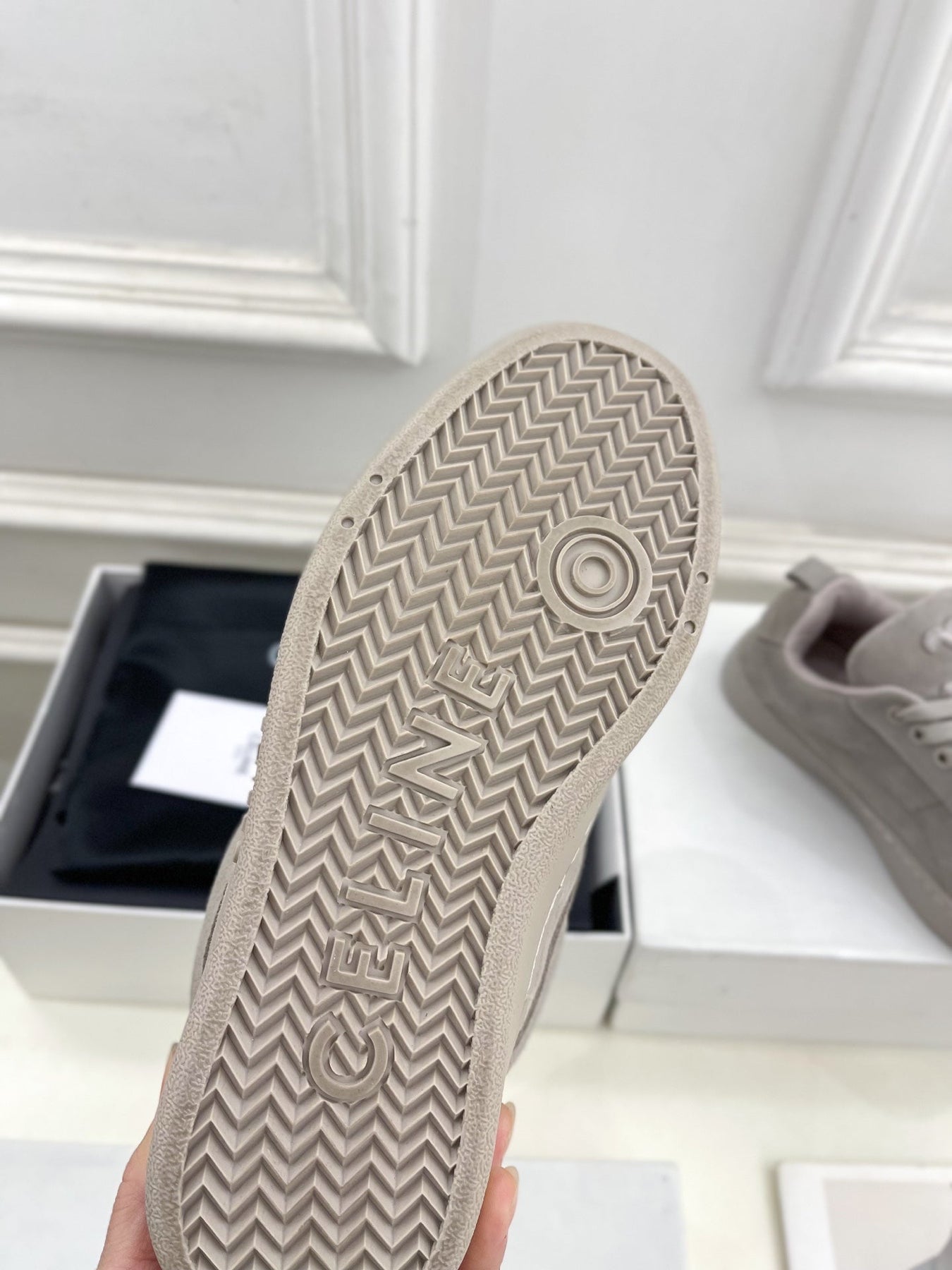 HUNTINGTON LOW LACE-UP SNEAKER IN PASTEL GRAY SUEDE AND MESH