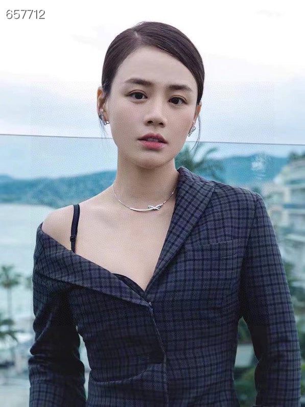 RUBAN BOW IN 18K WHITE GOLD PLATING DIAMOND NECKLACE