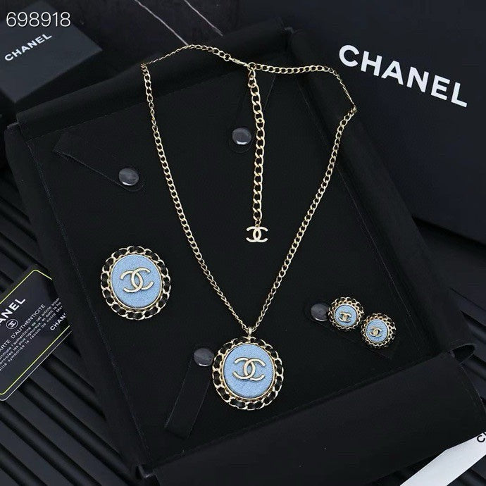 CC 25P STUD EARRINGS IN BLUE DENIM BLACK CALFSKIN-THREADED BUTTON