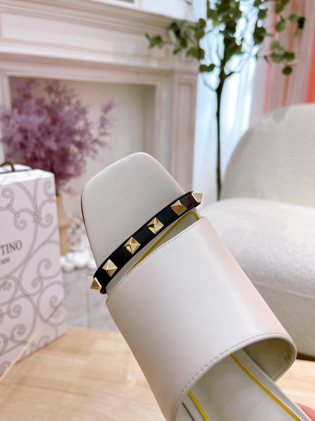 ROCKSTUD TOWER-HEEL MULES IN WHITE CALFSKIN 7 CM