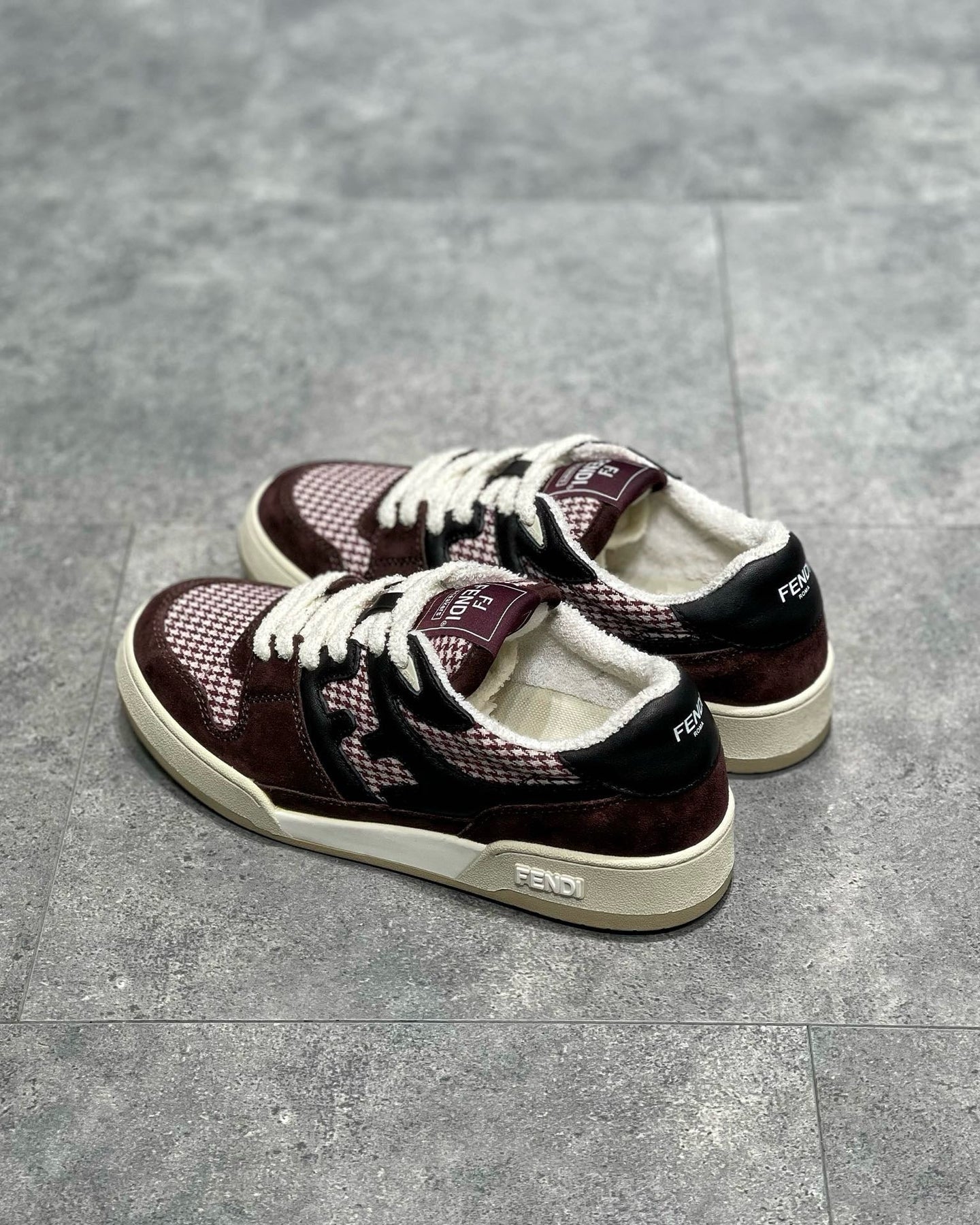 FEN Sneakers