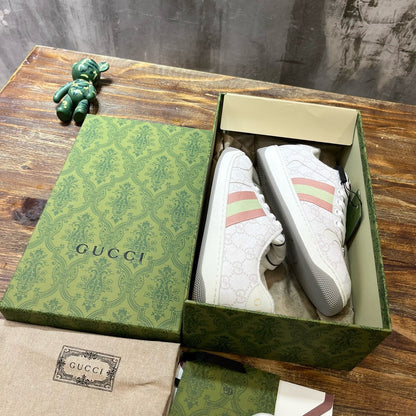 GUC Sneakers