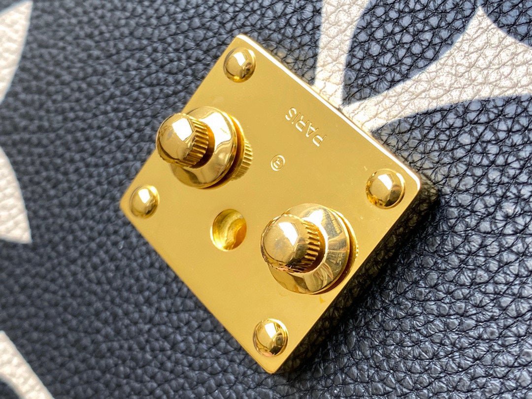 CRAFTY POCHETTE METIS 25 BLACK GRAINED COWHIDE