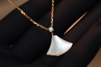 DREAM NECKLACE WHITE MOP 1 DIAMOND