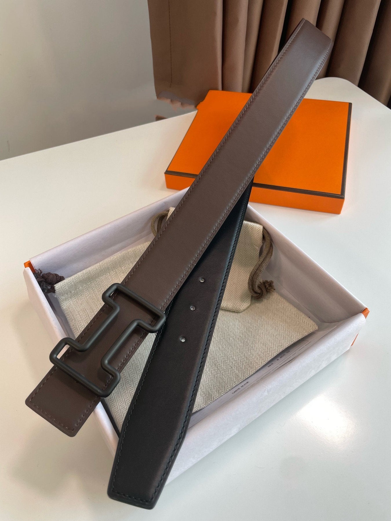 H TONIGHT BELT 38MM BLACK BUCKLE BLACK ETOUPE LEATHER