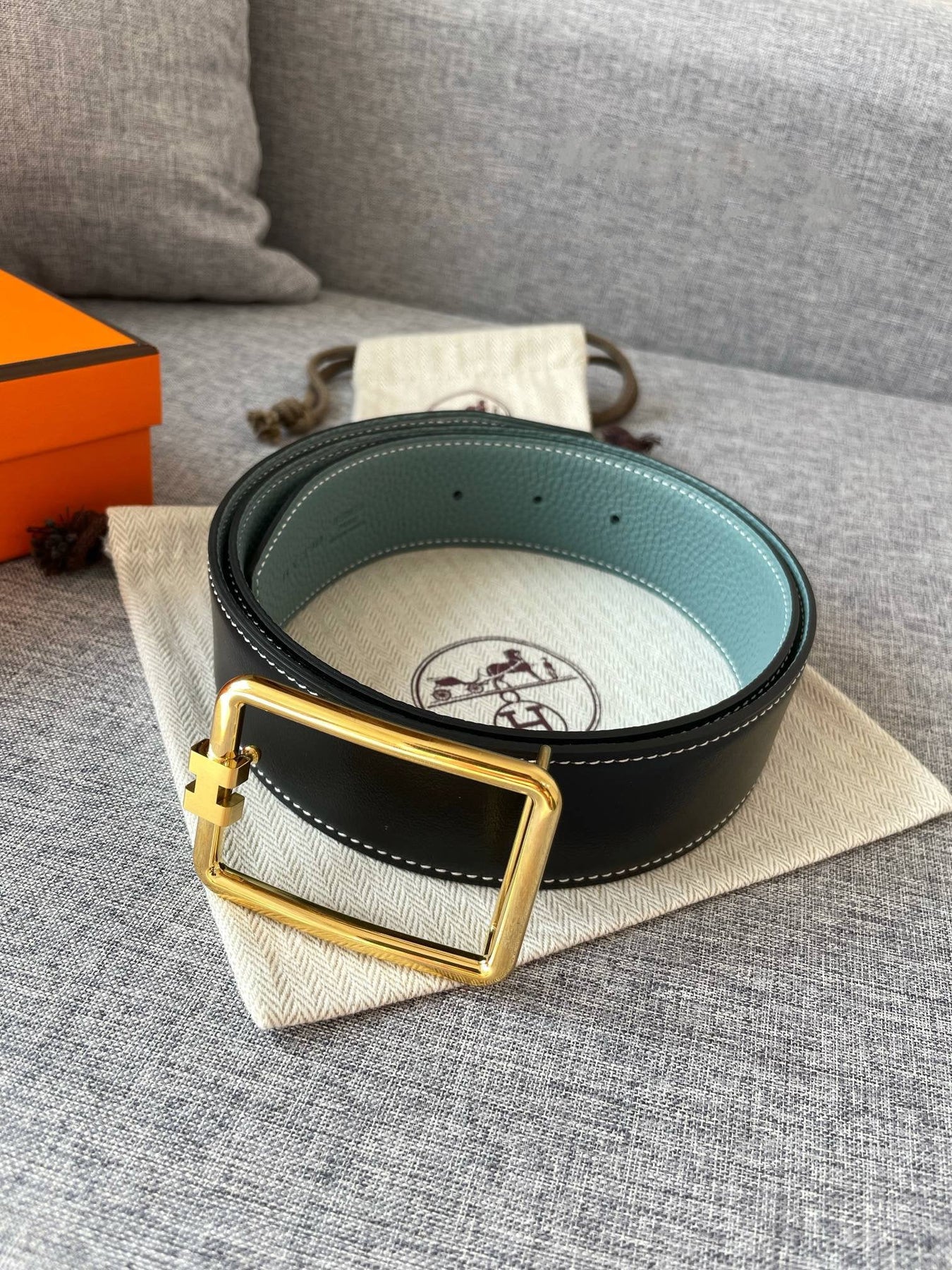 H TUBE BELT 38MM GOLD BUCKLE SKY BLUE BLACK LEATHER