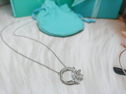 DIAMOND VINE CIRCLE PENDANT PLATINUM NECKLACE