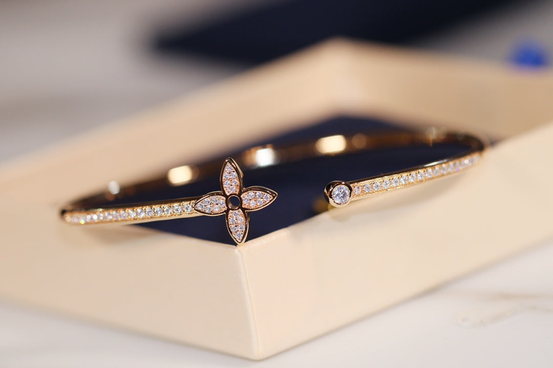 LV IDYLLE GOLD OPEN BRACELET DIAMOND PAVED