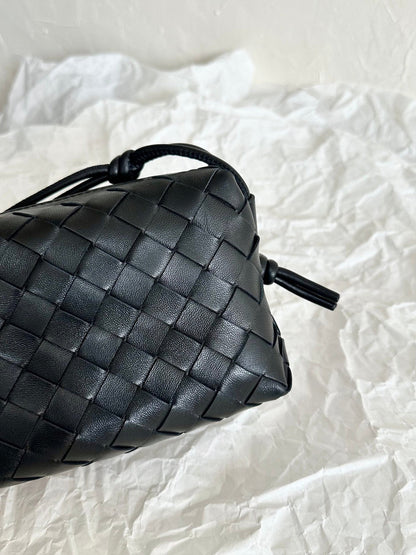 BV LOOP MINI 17CM BLACK CALFSKIN