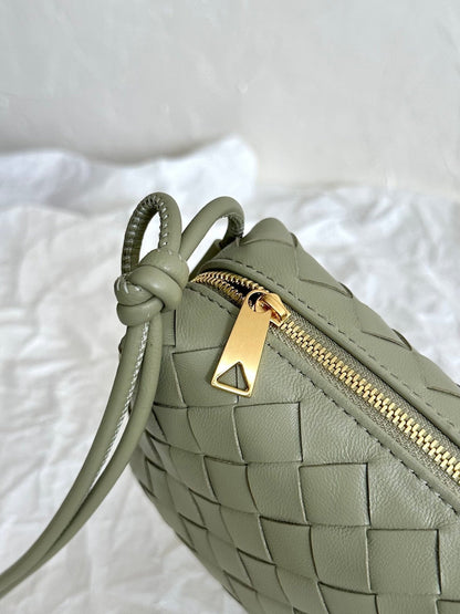 BV LOOP MINI 17CM KHAKI CALFSKIN