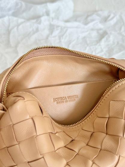 BV LOOP MINI 17CM BEIGE CALFSKIN