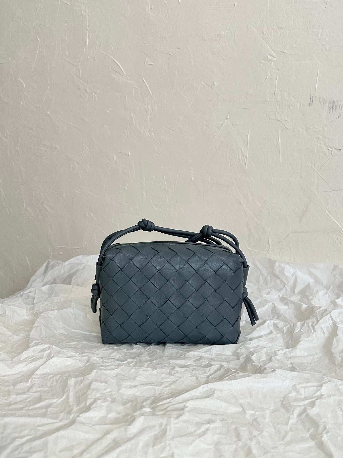 BV LOOP MINI 17CM GREY CALFSKIN