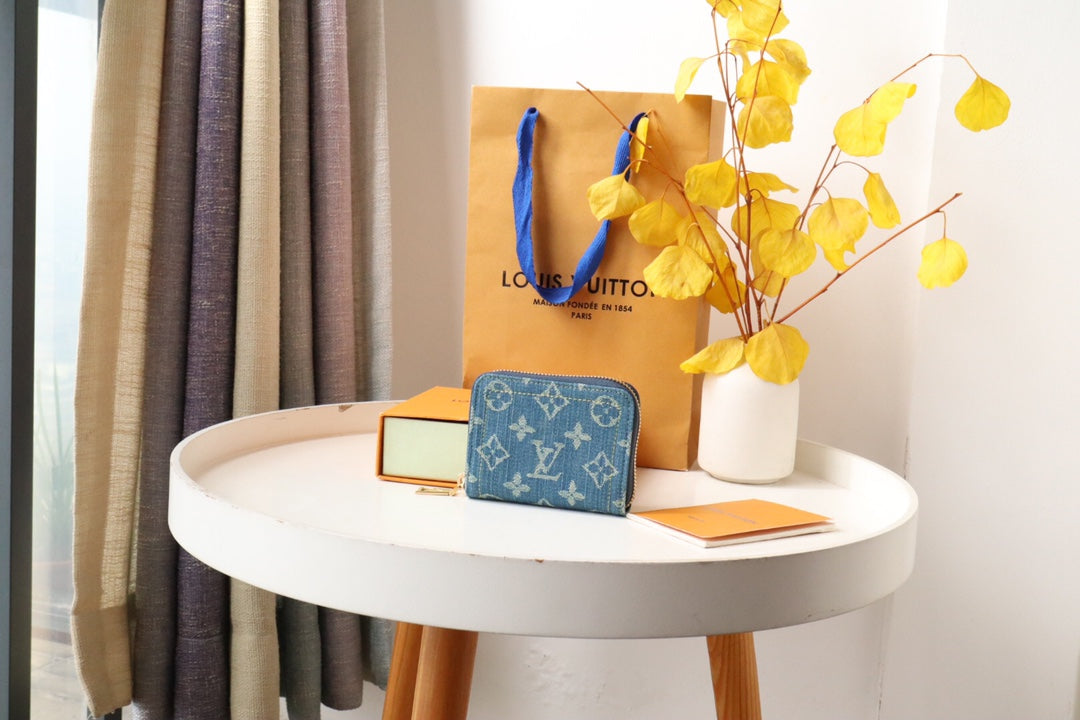 LV ZIPPY COIN 11CM BLUE DENIM