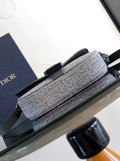 DIO Oblique Messenger Bag