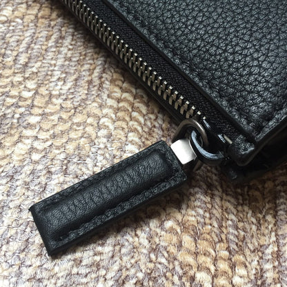 CLUTCH 26 IN BLACK DEERSKIN EMBOSSED LOGO