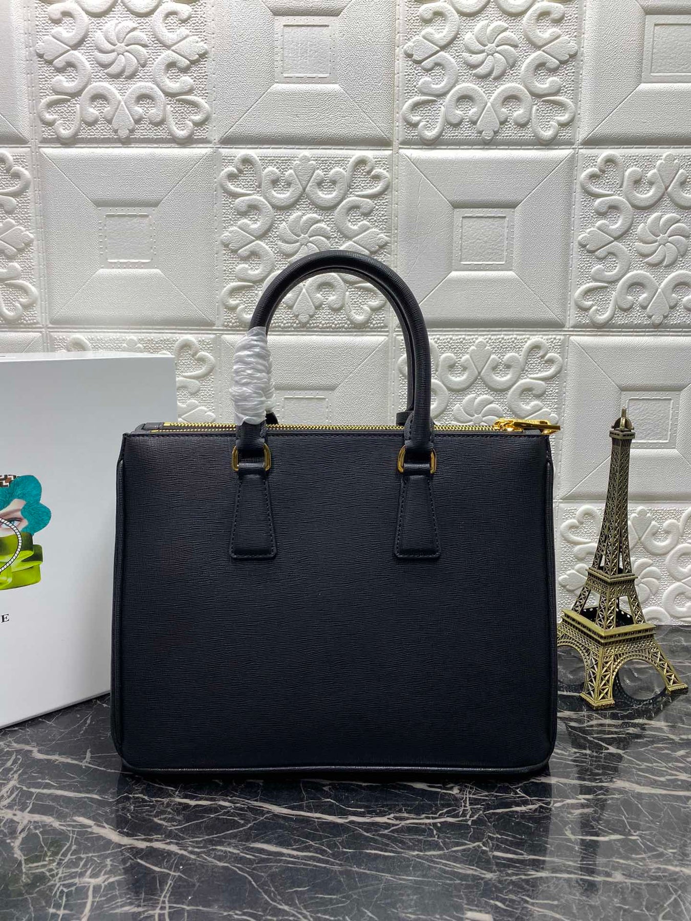 PRA GALLERIA 32 BAG IN BLACK SAFFIANO LEATHER