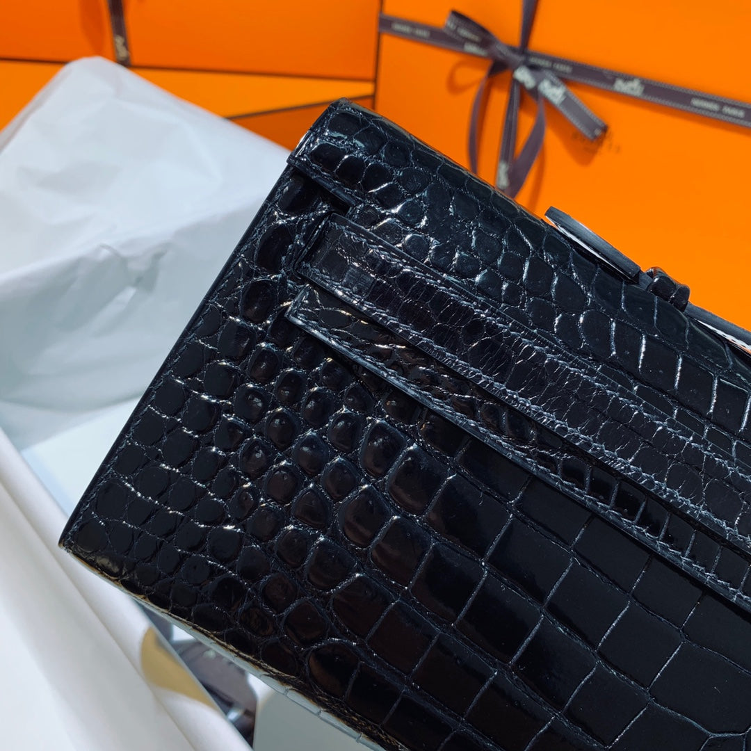 KELLY CUT 31 IN BLACK SHINY ALLIGATOR LEATHER WITH GOLD HARDWARE