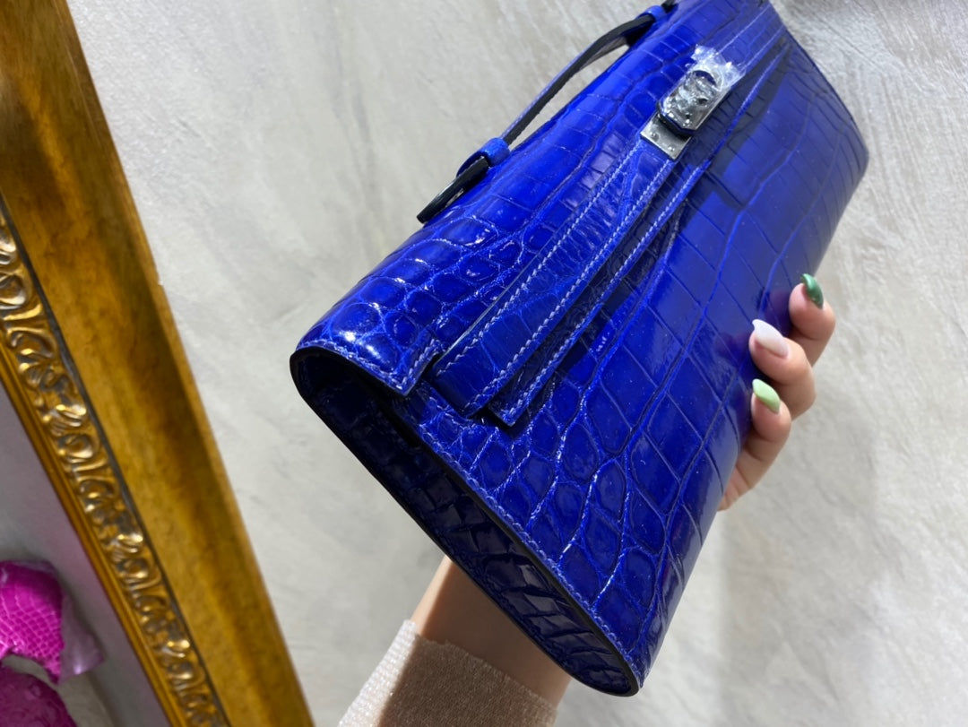 KELLY CUT 31 IN ADMIRAL BLUE SHINNY ALLIGATOR LEATHER WITH SILVER HARDWARE