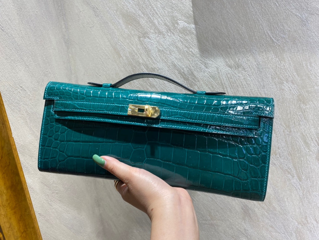 KELLY CUT 31 IN PINE GREEN SHINNY ALLIGATOR LEATHER WITH GOLD HARDWARE