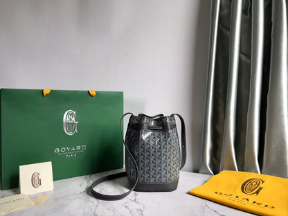 PETIT FLOT BUCKET BAG 22 IN GRAY GOYARDINE CANVAS AND LAMBSKIN TRIM