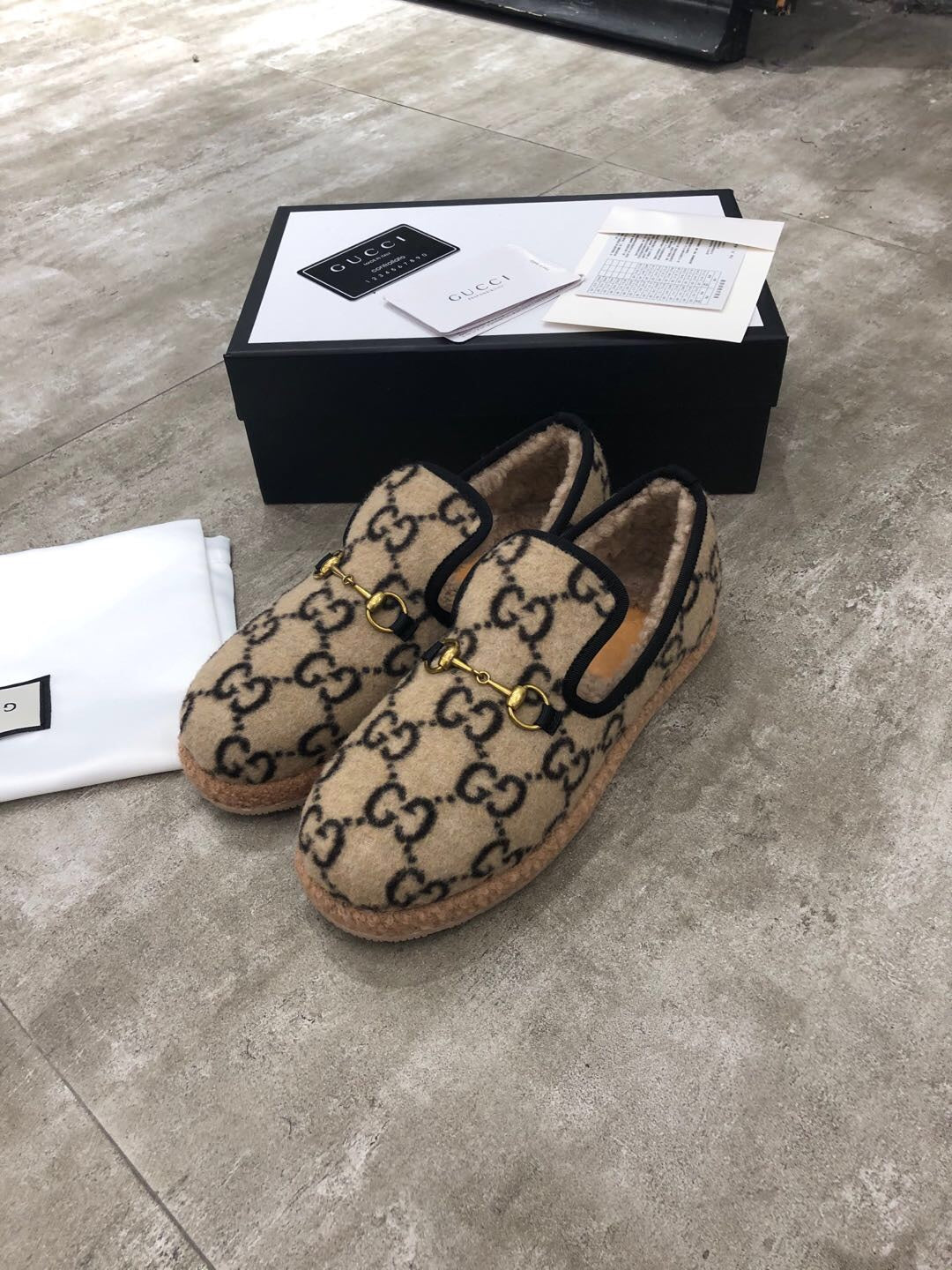 GG HORSEBIT LOAFER IN BEIGE MIX BLACK WOOL AND LAMB FUR LINING