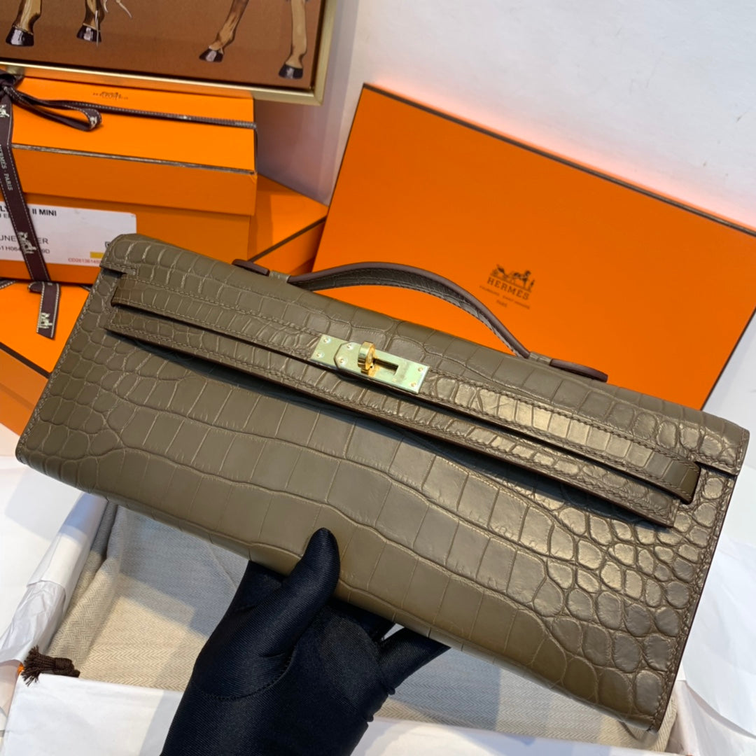 KELLY CUT 31 IN MOCHA BROWN ALLIGATOR LEATHER WITH GOLD HARDWARE