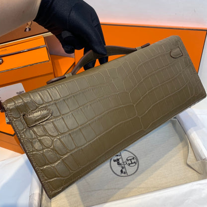 KELLY CUT 31 IN MOCHA BROWN ALLIGATOR LEATHER WITH GOLD HARDWARE