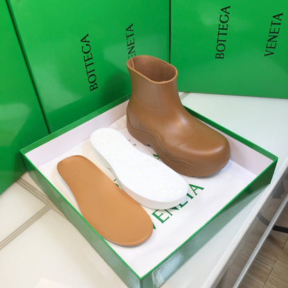 PUDDLE ANKLE BOOT IN CAMEL BEIGE RUBBER