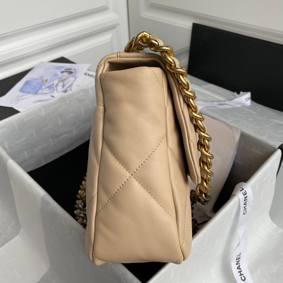 CC LARGE 30 FLAP BAG IN BEIGE CREAM LAMBSKIN