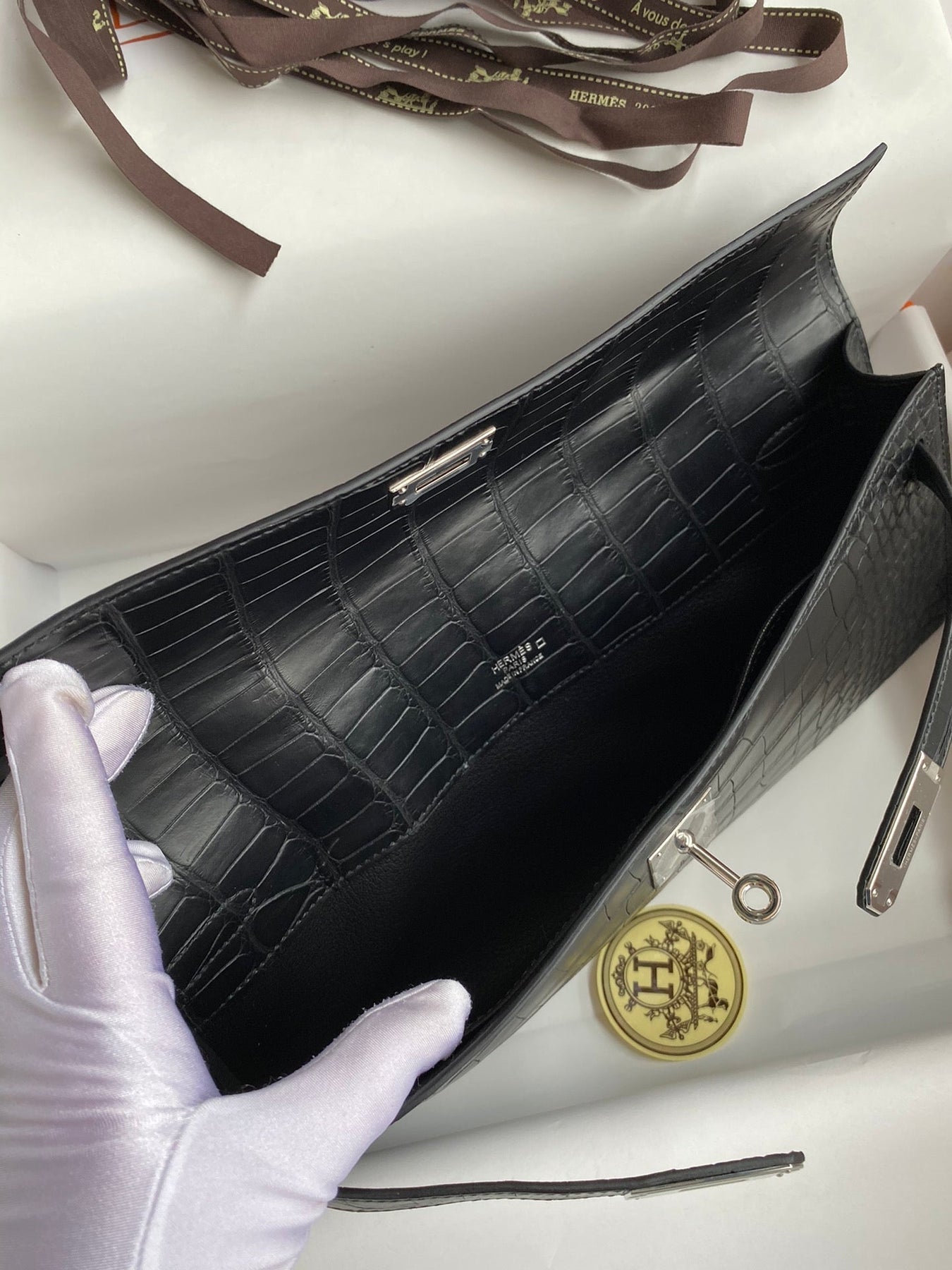 KELLY CUT 31 IN BLACK ALLIGATOR LEATHER WITH SILVER HARDWARE