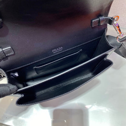 ENVELOPE FLAP BAG 20 IN BLACK SAFFIANO LEATHER