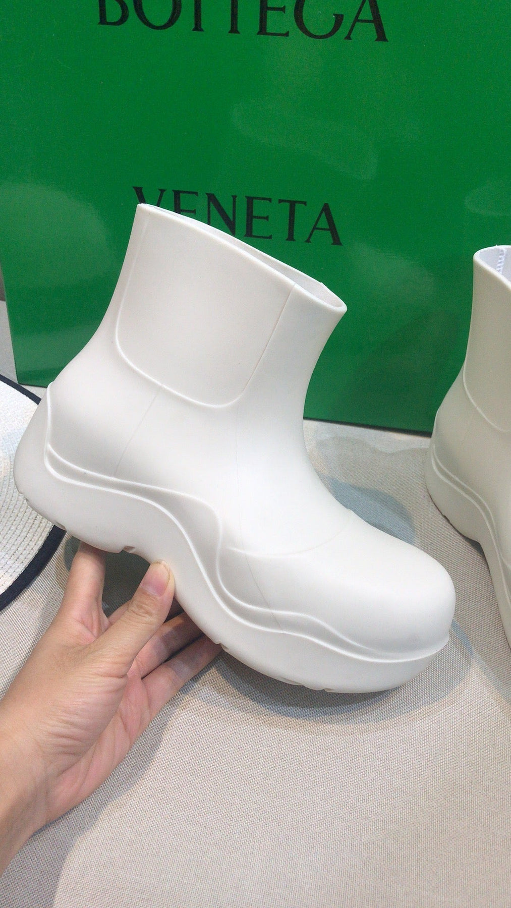 PUDDLE ANKLE BOOT IN WHITE RUBBER