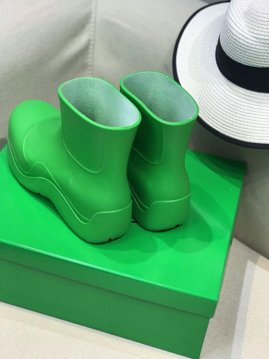 PUDDLE ANKLE BOOT IN EMERALD GREEN RUBBER