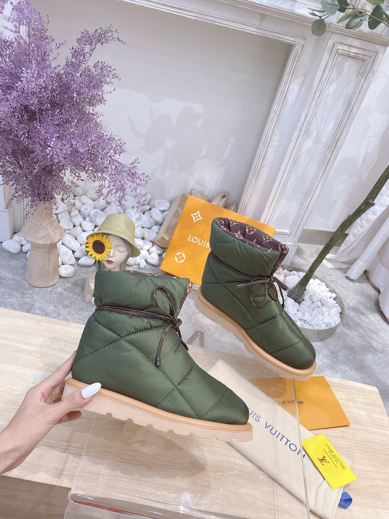 PILLOW COMFORT ANKLE BOOTS IN ARMY GREEN NYLON