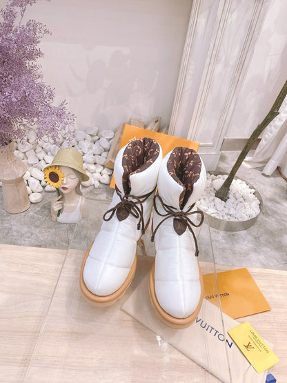 PILLOW COMFORT ANKLE BOOTS IN WHITE NYLON
