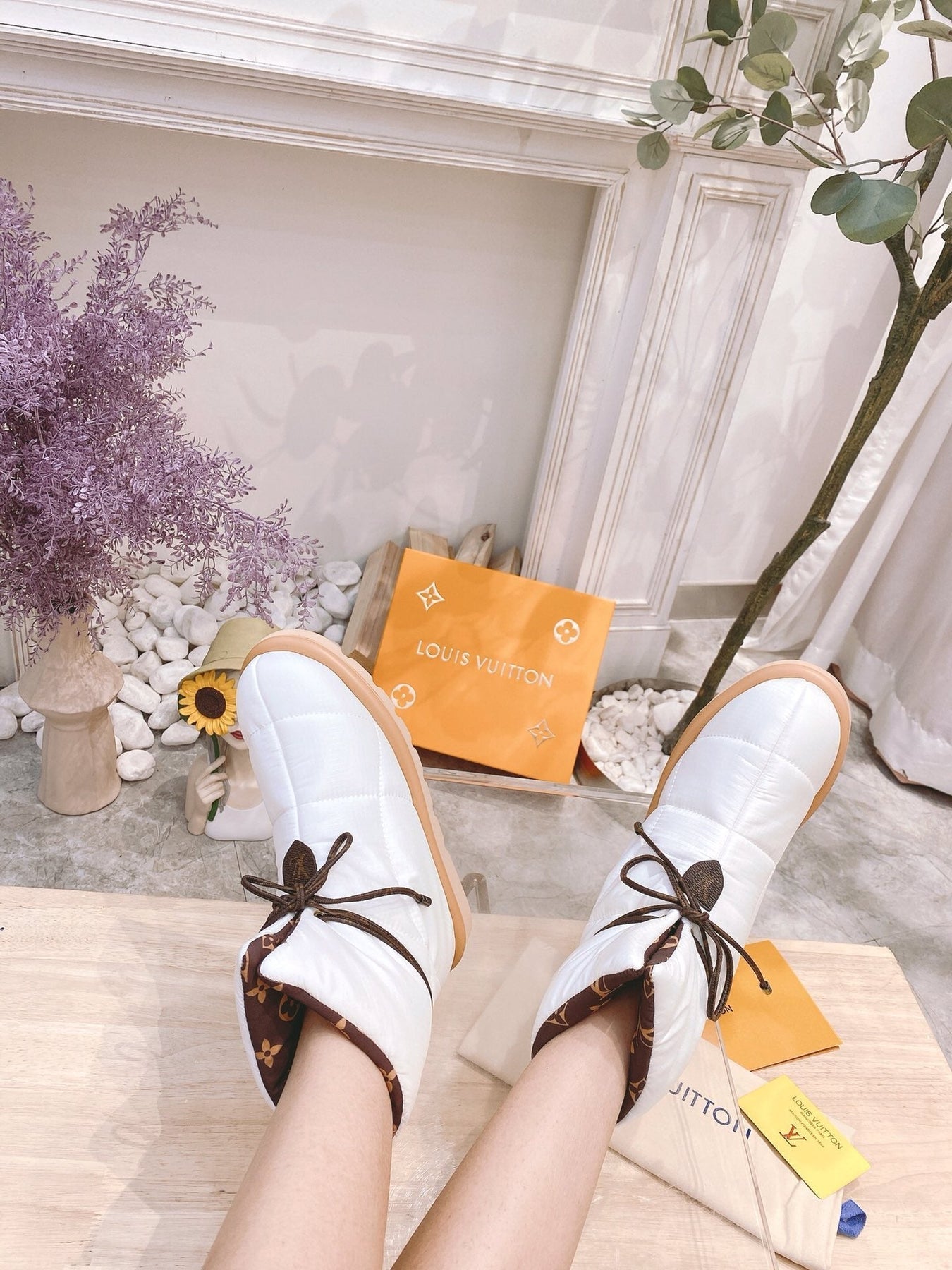 PILLOW COMFORT ANKLE BOOTS IN WHITE NYLON